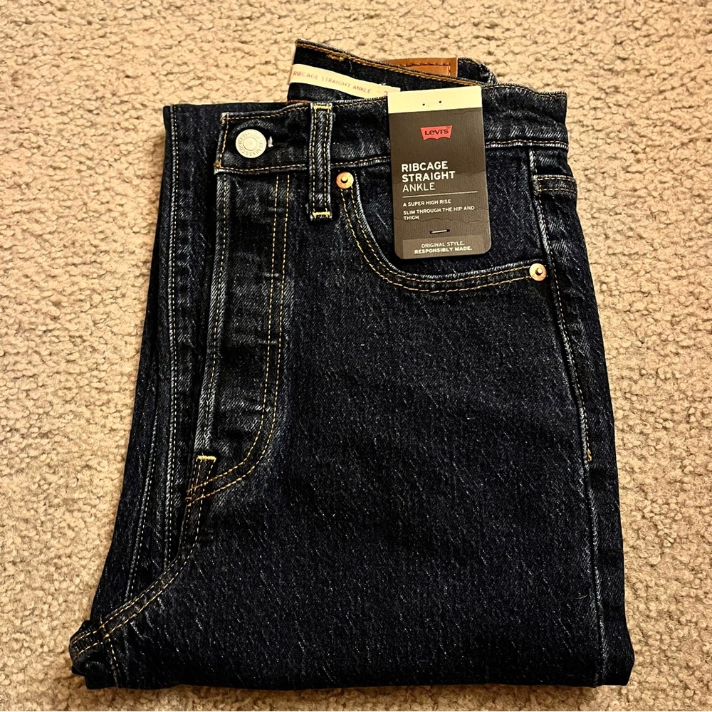 Levi’s Ribcage Straight Ankle Jeans